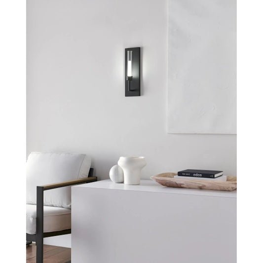 Linger Wall Light by Visual Comfort & Co. in nightshade black. Made from aluminum in a transitional style.