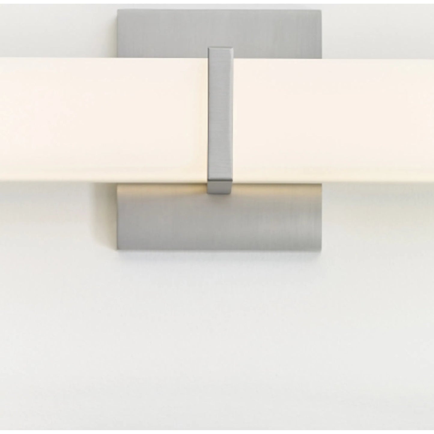 005 SR-807866,SR-807867 | Closeup | Metro Bath by Tech Lighting in chrome. Made from unique in a modern style.