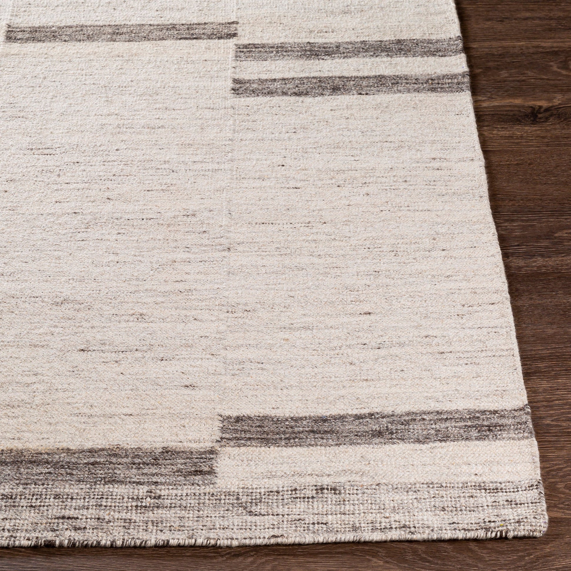 Tamaris TMI-2302 Rug by Surya. Made from 60% wool, 40% viscose in a unique style.