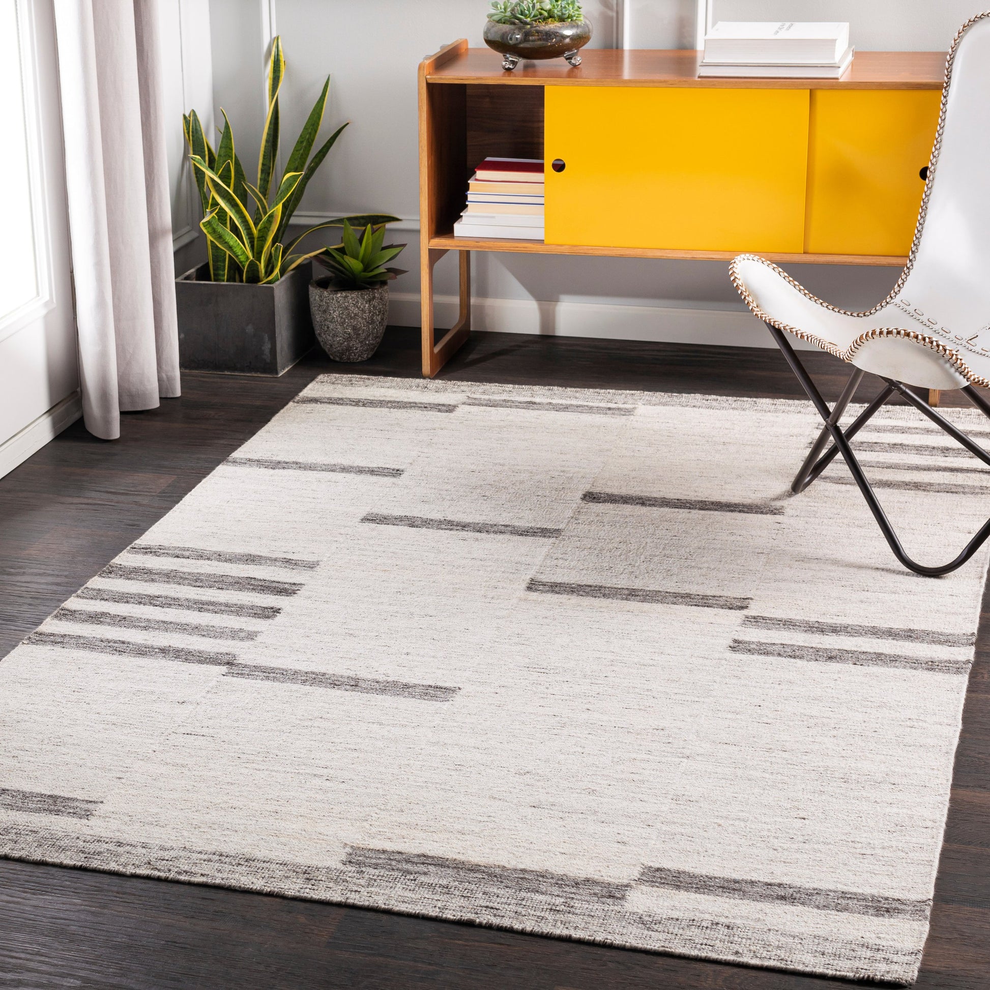 Tamaris TMI-2302 Rug by Surya. Made from 60% wool, 40% viscose in a unique style.