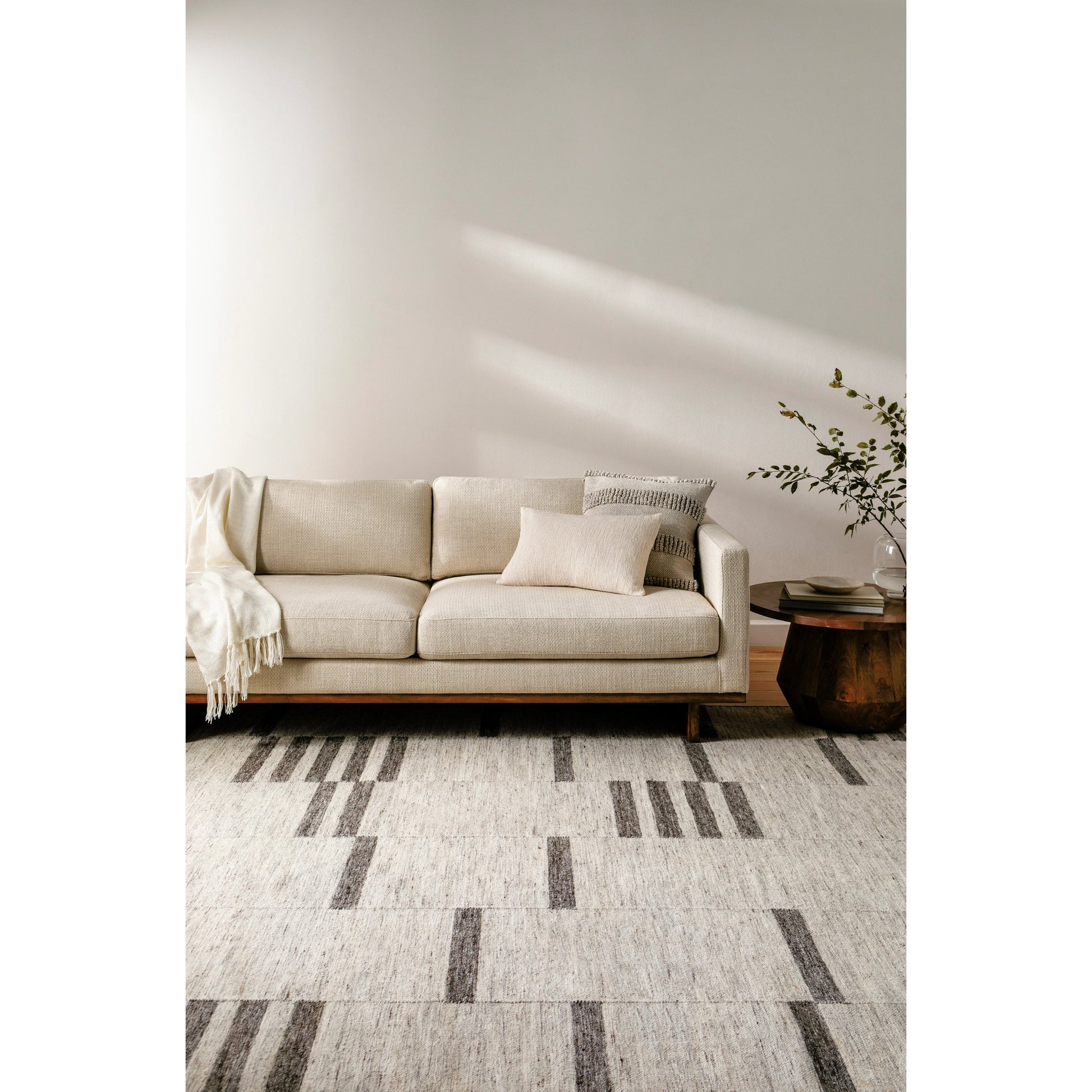 Tamaris TMI-2302 Rug by Surya. Made from 60% wool, 40% viscose in a unique style.
