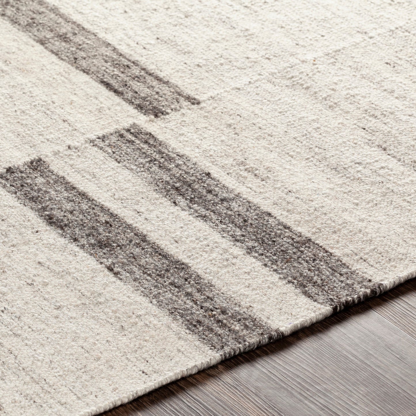 003 SI-1891415,SI-1891416,SI-1891417,SI-1891418,SI-1891419,SI-1891420 | Closeup | Tamaris TMI-2302 Rug by Surya. Made from 60% wool, 40% viscose in a unique style.