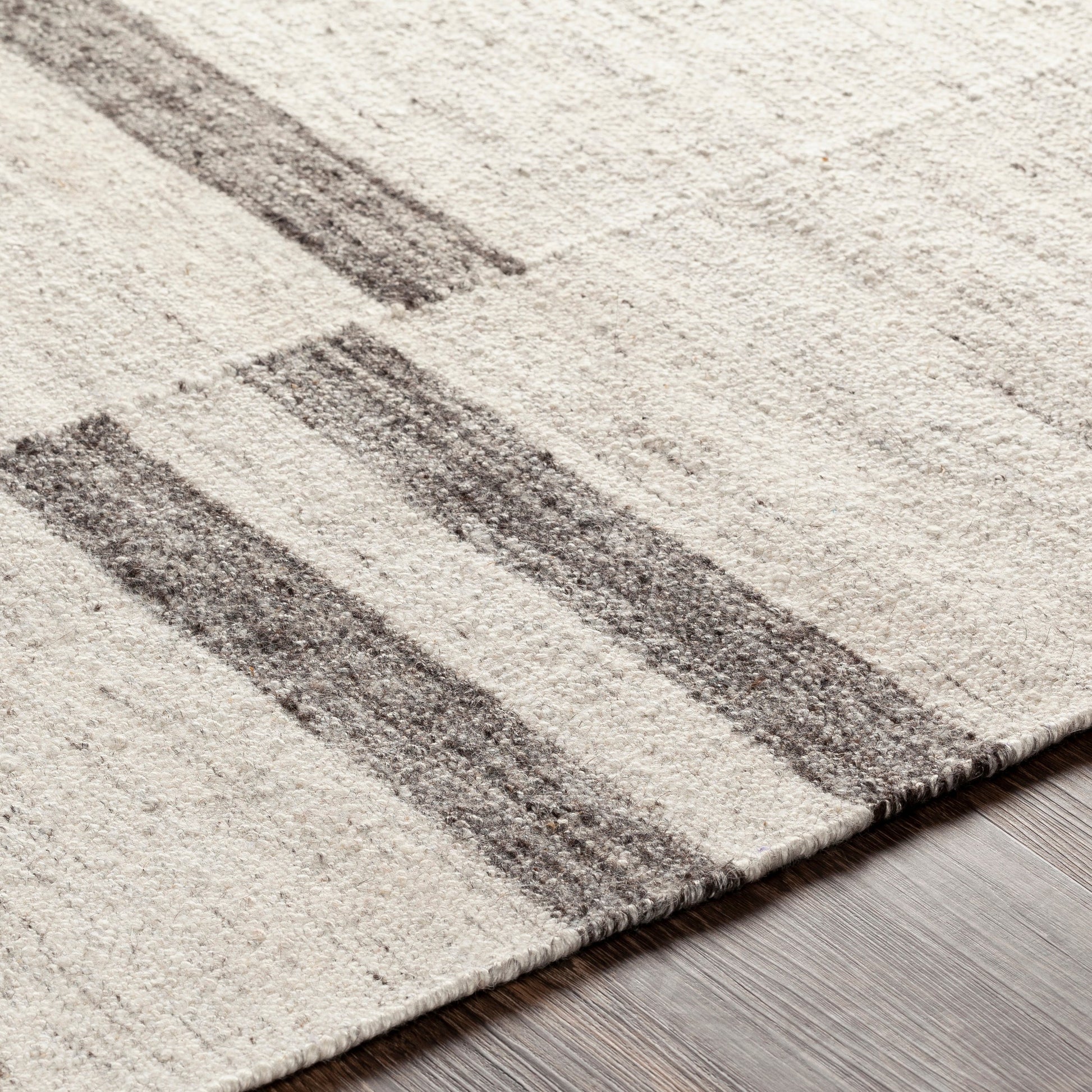 Tamaris TMI-2302 Rug by Surya. Made from 60% wool, 40% viscose in a unique style.