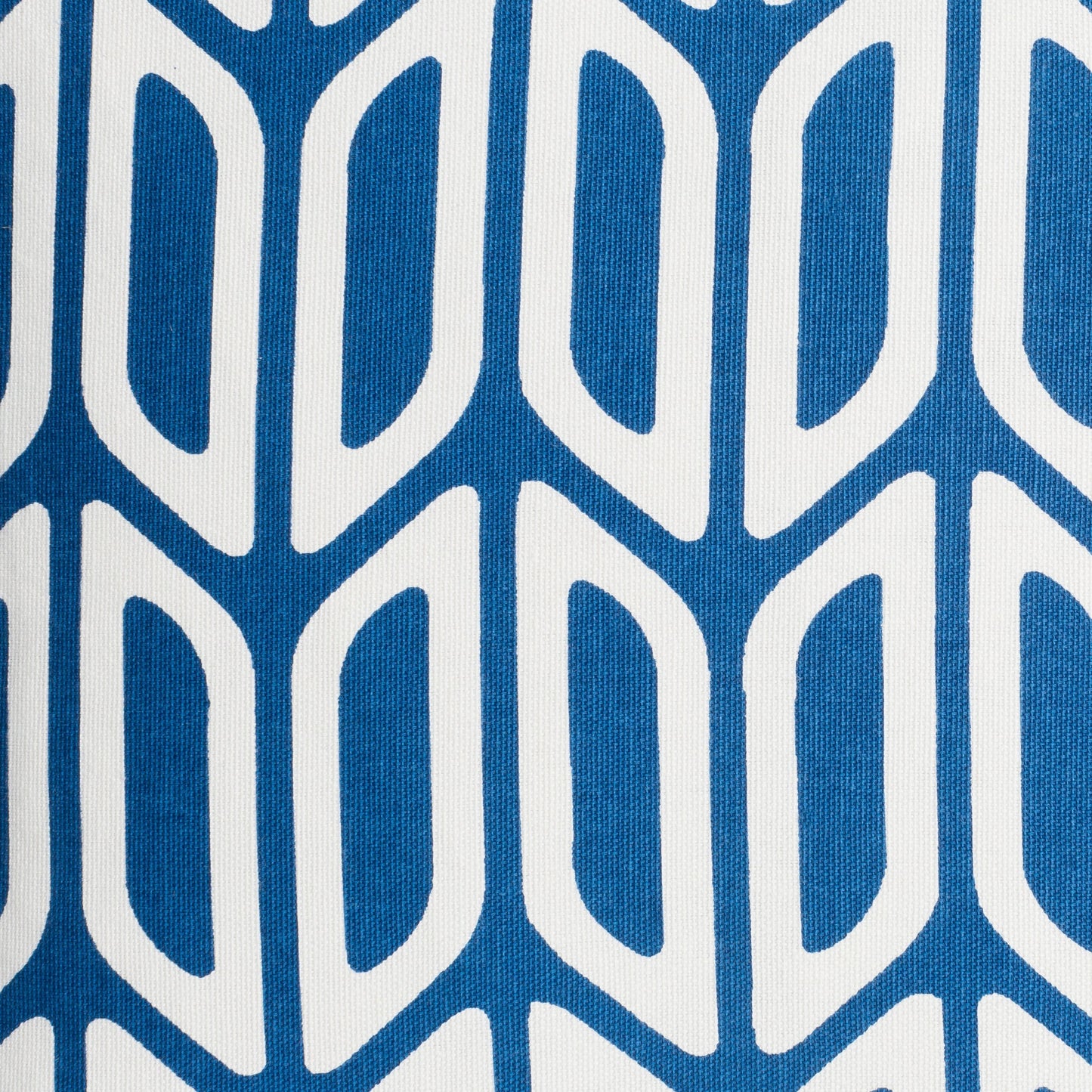 118 S-346662,S-346663 | Closeup | Trudy Pillow - 26725 by Surya. Made from 100% cotton in a modern style.