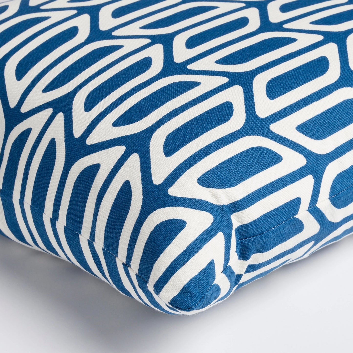 107 S-346662,S-346663 | Closeup | Trudy Pillow - 26725 by Surya. Made from 100% cotton in a modern style.