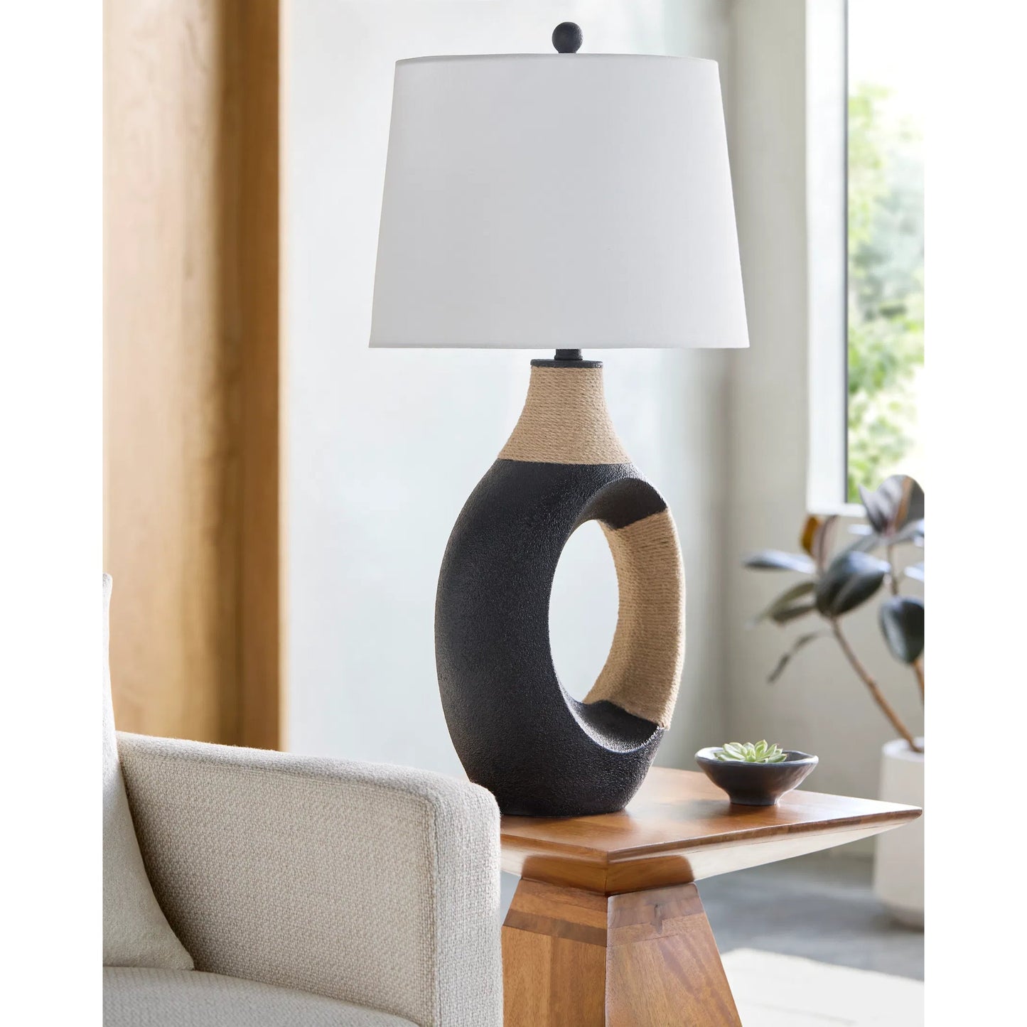 004 SI-2246025 | Lifestyle | Taiyan Accent Table Lamp by Livabliss in paintedpaintednatural. Made from resin, linen, polyester in a modern style.