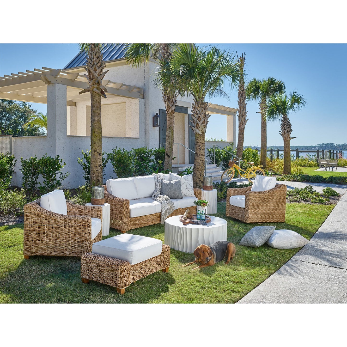 004 SI-1871133 | Lifestyle | Geneva Cocktail Table by Coastal Living by Universal Furniture in stainless steel and abaco white. Made from unique in a coastal style.