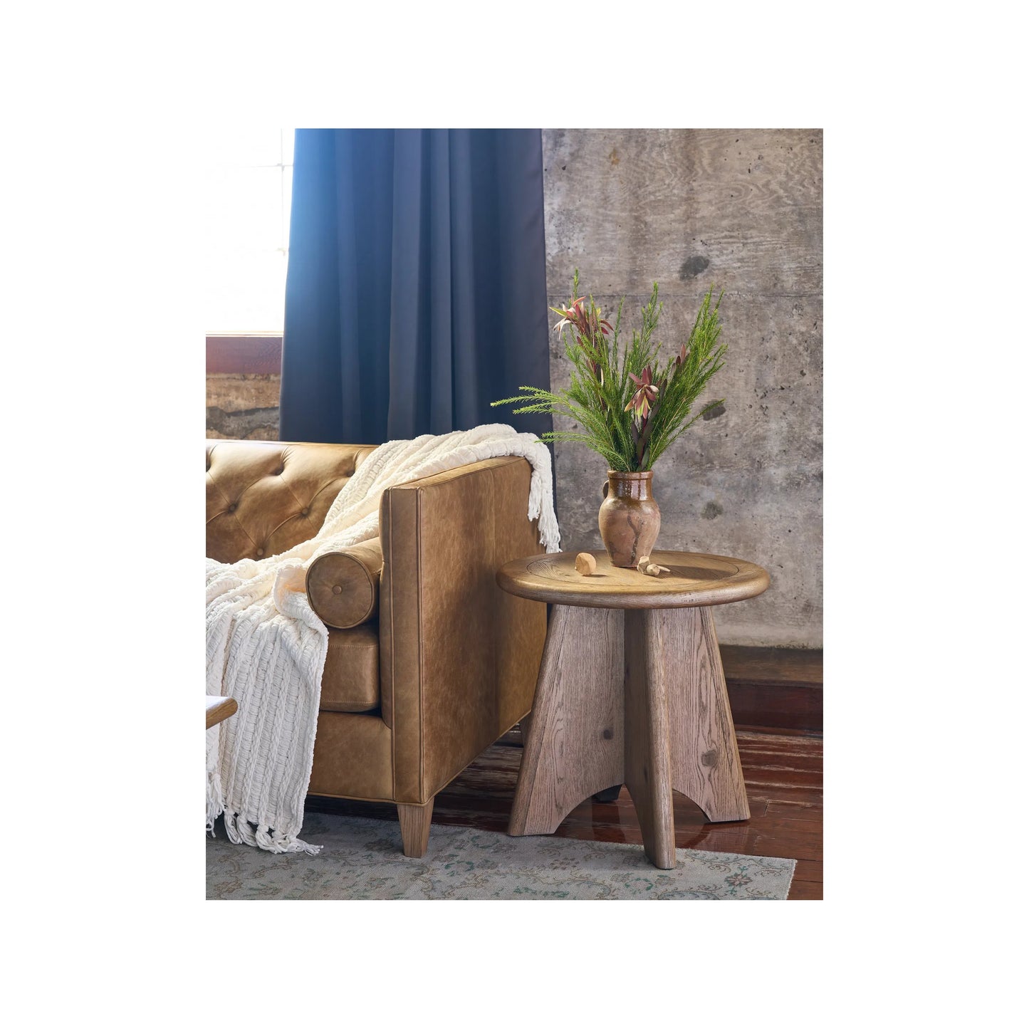 003 SI-2303230 | Lifestyle | Griffith Park Sienna Round Side Table by Universal Furniture in natural. Made from unique in a transitional style.