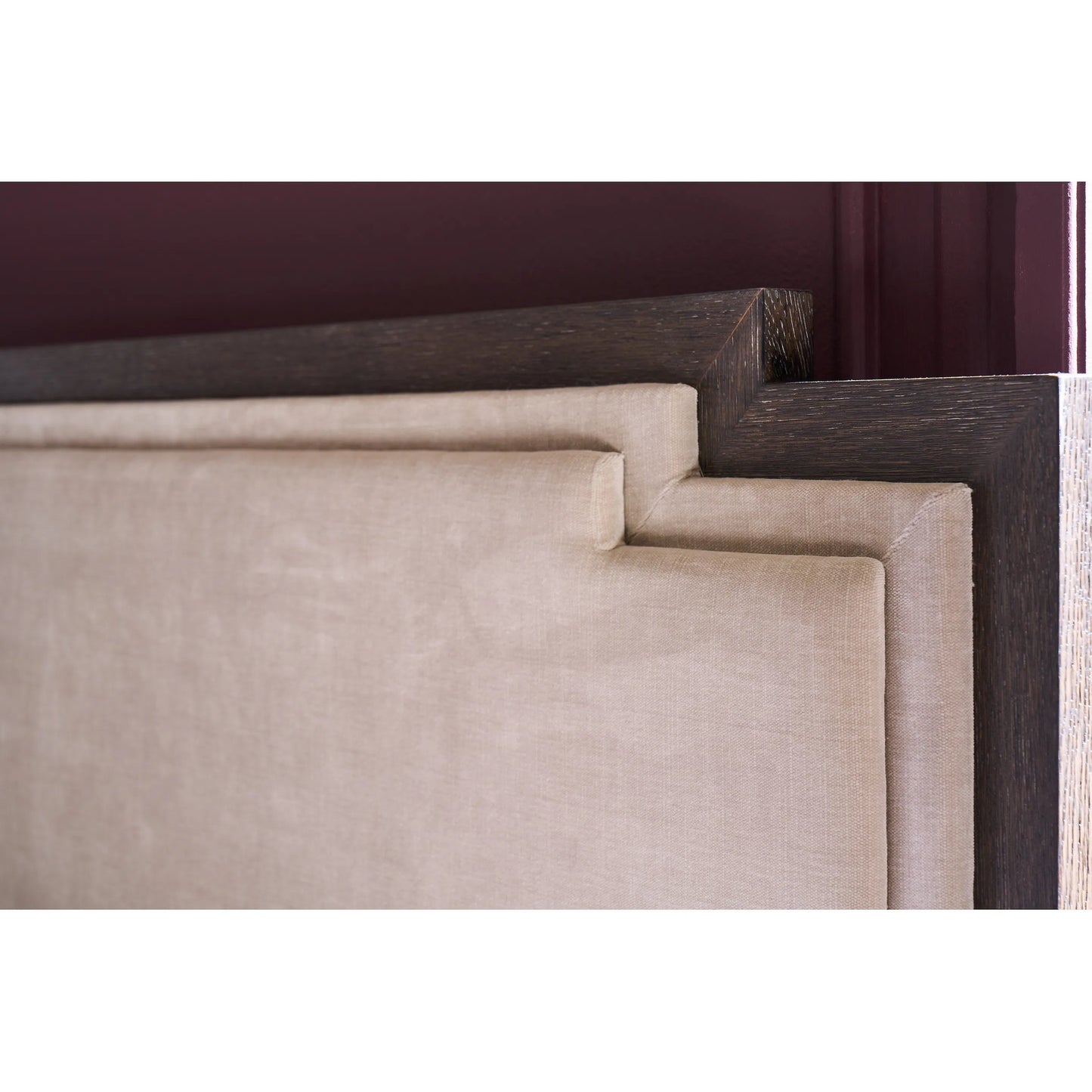 004 SI-2473003,SI-2473004 | Closeup | Montclair Bed by Universal Furniture in cocoa. Made from unique in a transitional style.