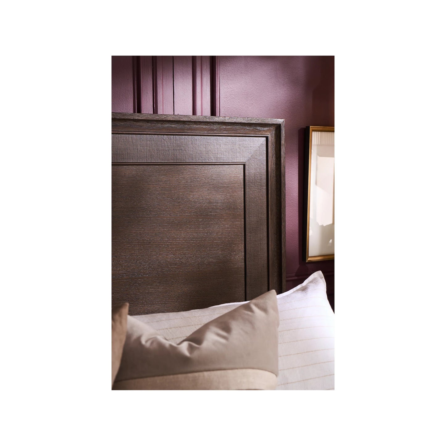 005 SI-2473029,SI-2473030 | Lifestyle | Montclair Panel Bed by Universal Furniture in cocoa. Made from unique in a traditional style.