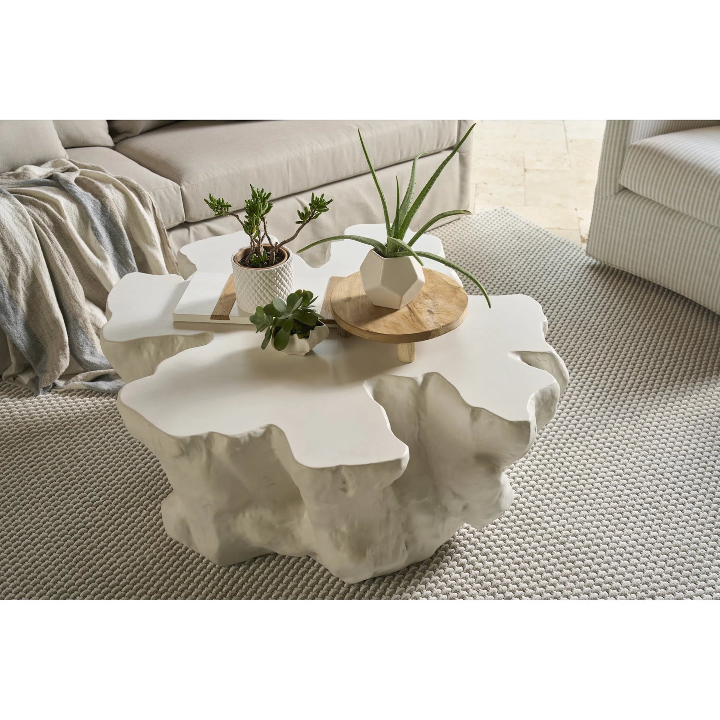 005 SI-2473050 | Lifestyle | Oasis Cliffside Cocktail Table by Coastal Living by Universal Furniture in white. Made from unique in a cottage & farmhouse style.