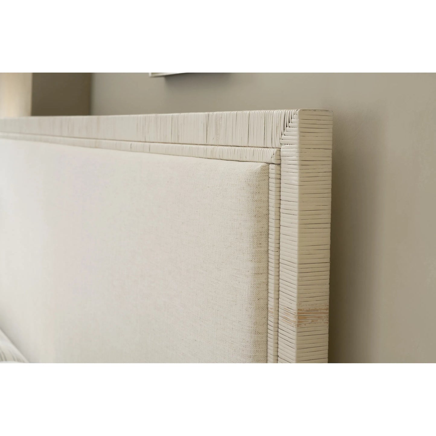 003 SI-2473120,SI-2473121 | Closeup | Oasis Tidal Bed by Coastal Living by Universal Furniture in nomad snow. Made from 92% polyester, 8% linen in a transitional style.