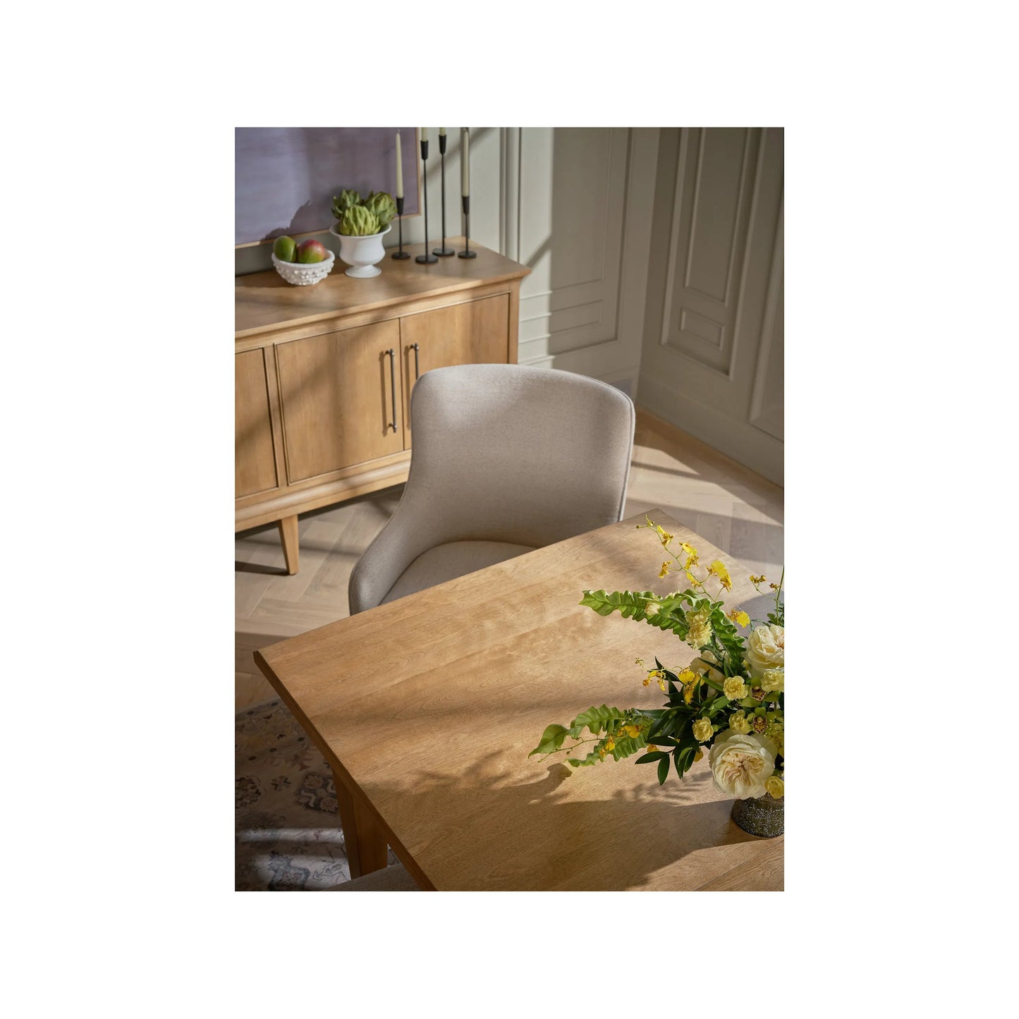 001 SI-2627609 | Lifestyle | Birchhaven Brindle 4-Door Credenza by Universal Furniture in natural. Made from unique in a unique style.