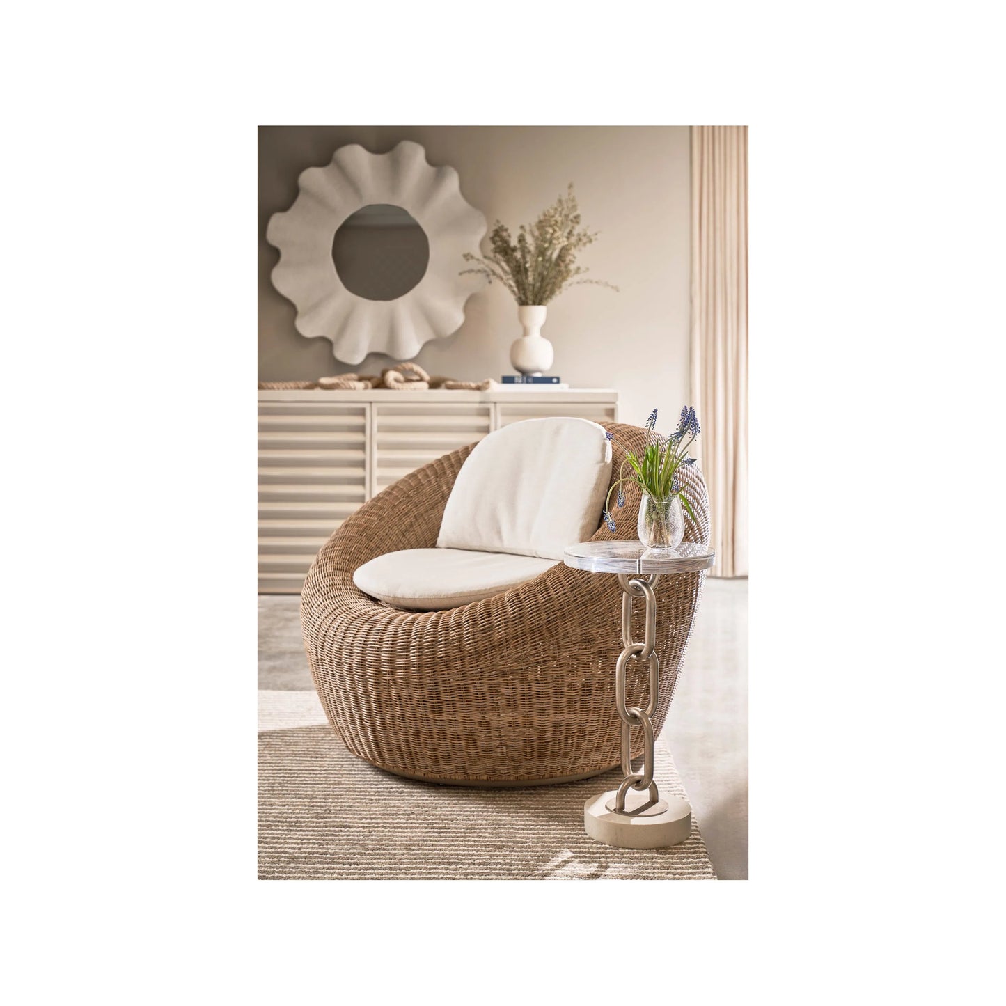 000 SI-2473097 | Lifestyle | Oasis Sea Pod Swivel Chair by Universal Furniture in nomad snow. Made from 92% polyester, 8% linen in a rustic style.