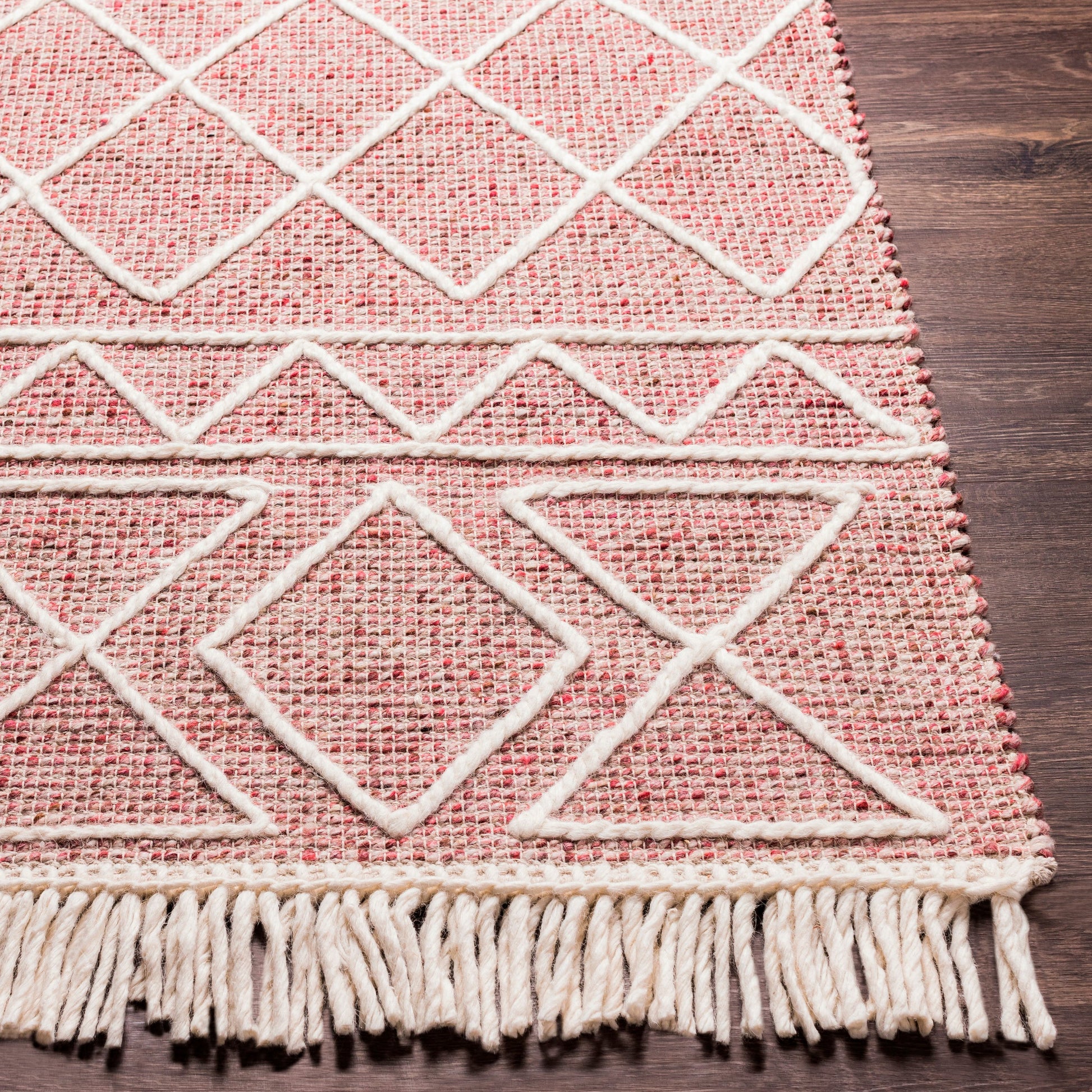 Uttar UTT-2305 Rug by Surya in burgandy, dusty pink, cream. Made from 70% wool, 30% polyester in a unique style.