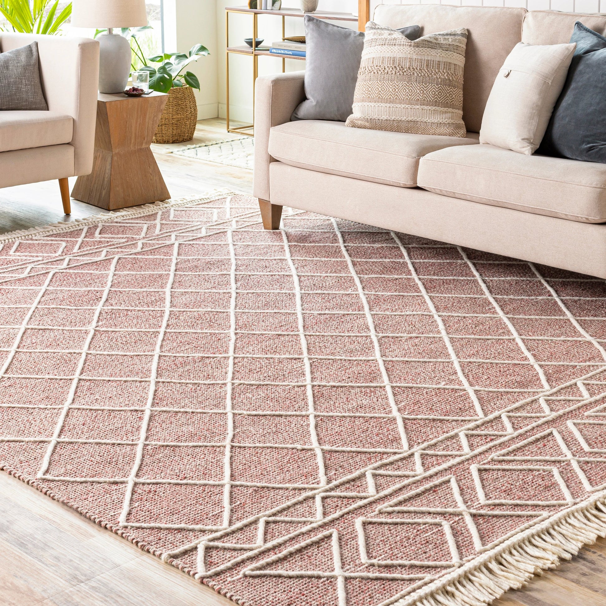 Uttar UTT-2305 Rug by Surya in burgandy, dusty pink, cream. Made from 70% wool, 30% polyester in a unique style.