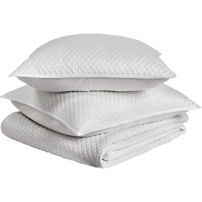 Winthrop 100% Sateen Quilt by Villa by Classic Home. Made from 100% matte poly sateen front in a transitional style.