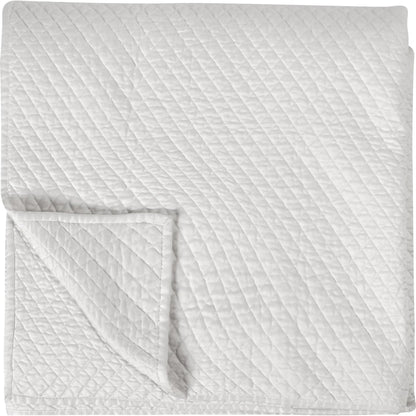 Winthrop 100% Sateen Quilt by Villa by Classic Home. Made from 100% matte poly sateen front in a transitional style.