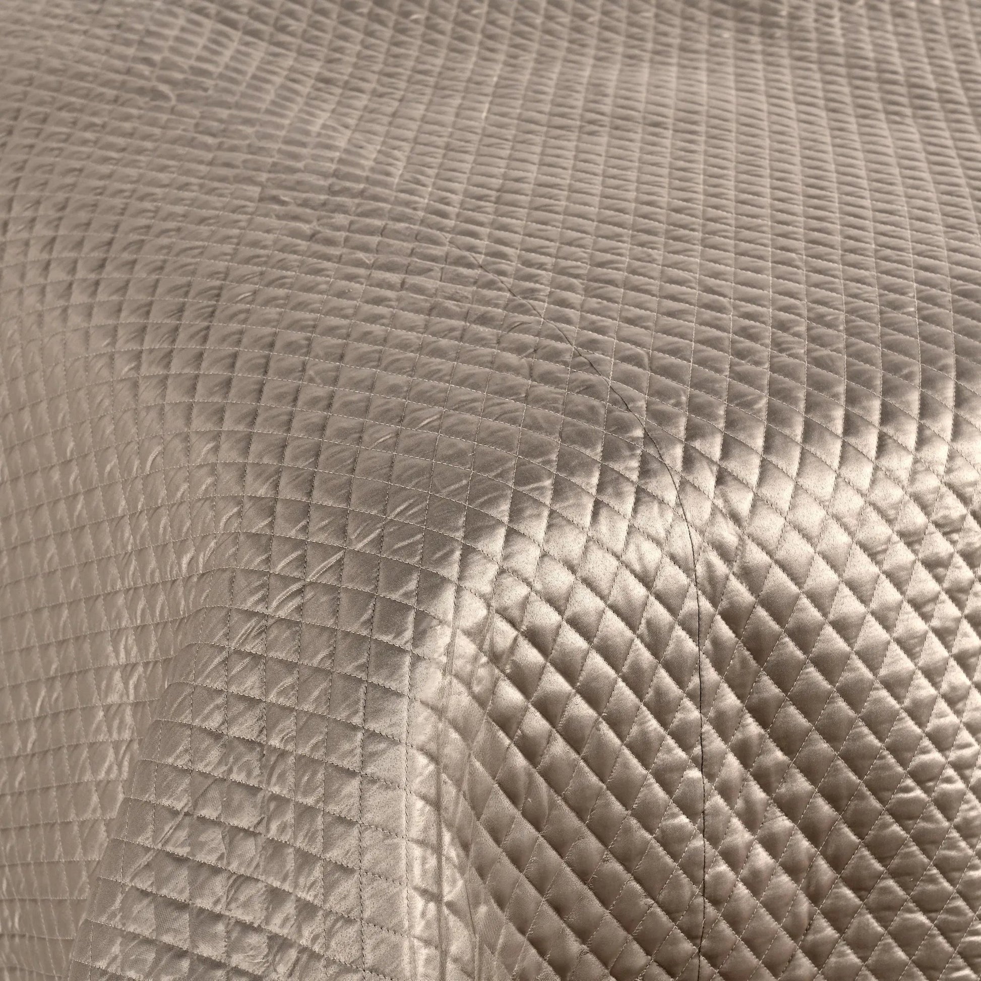 Winthrop 100% Sateen Quilt by Villa by Classic Home. Made from 100% matte poly sateen front in a transitional style.