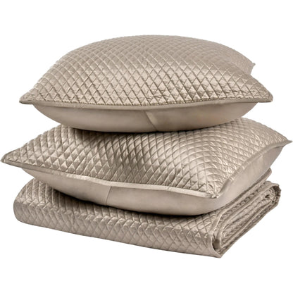 Winthrop 100% Sateen Quilt by Villa by Classic Home. Made from 100% matte poly sateen front in a transitional style.