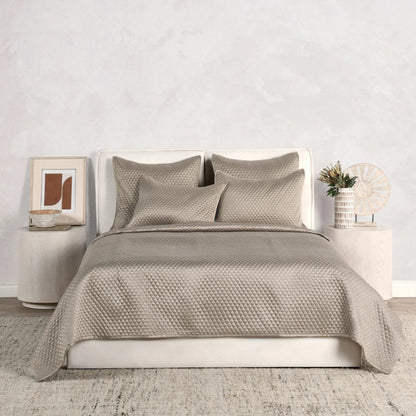Winthrop 100% Sateen Quilt by Villa by Classic Home. Made from 100% matte poly sateen front in a transitional style.