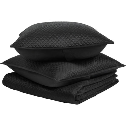 Winthrop 100% Sateen Quilt by Villa by Classic Home. Made from 100% matte poly sateen front in a transitional style.