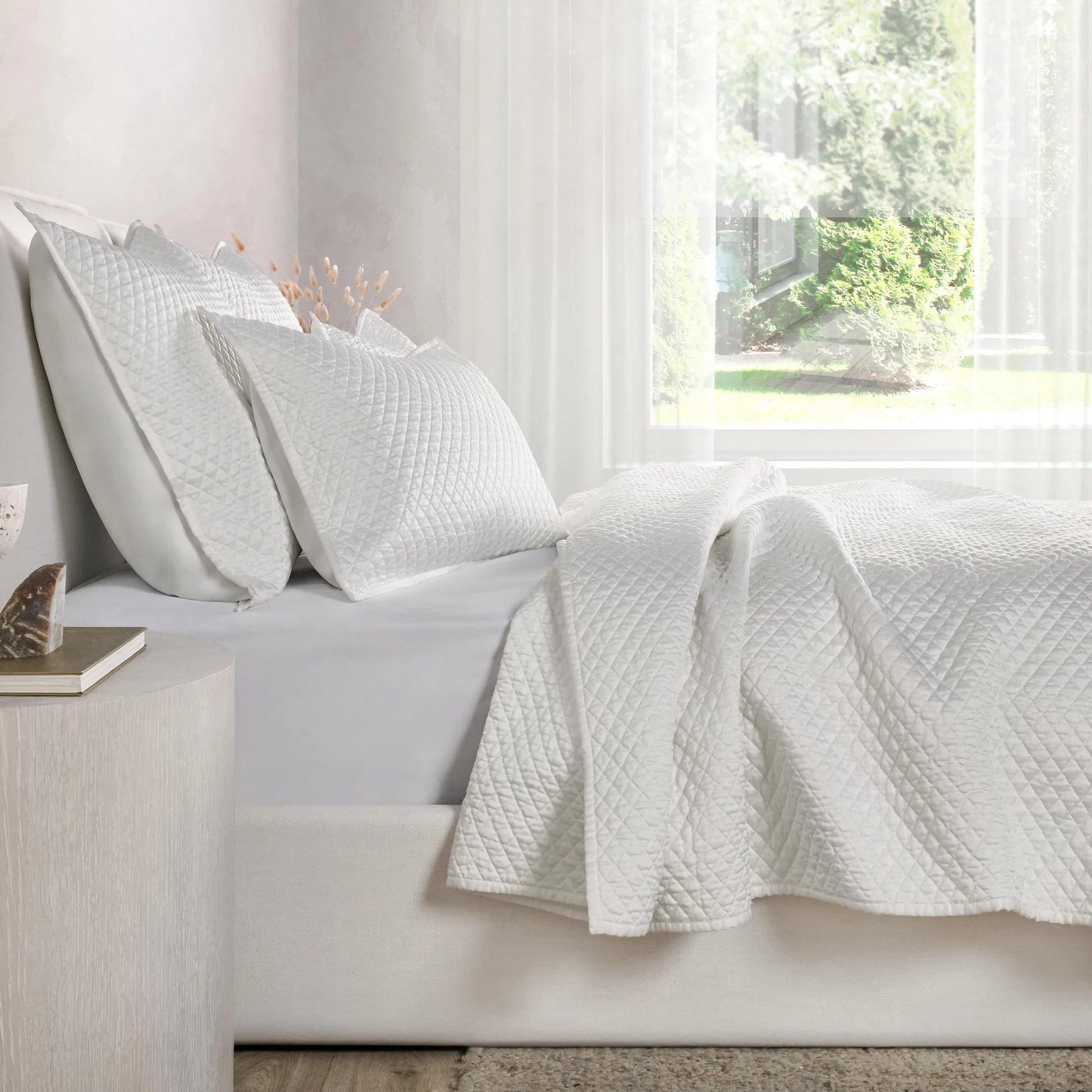 Winthrop 100% Sateen Quilt by Villa by Classic Home. Made from 100% matte poly sateen front in a transitional style.