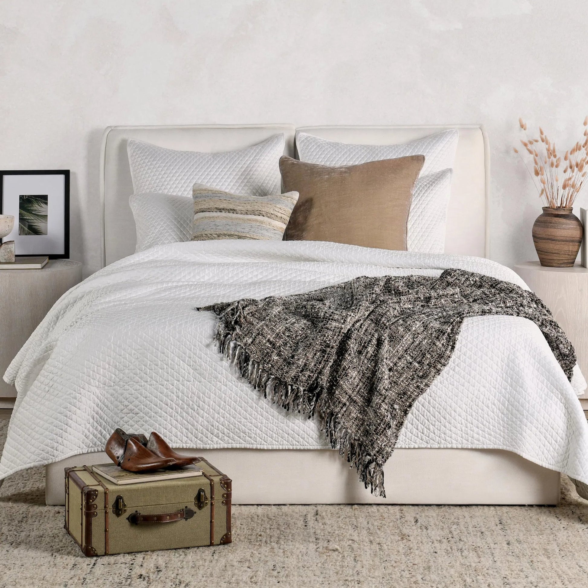Winthrop 100% Sateen Quilt by Villa by Classic Home. Made from 100% matte poly sateen front in a transitional style.