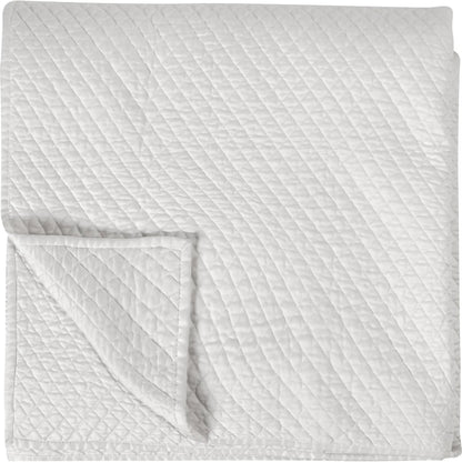 Winthrop 100% Sateen Quilt by Villa by Classic Home. Made from 100% matte poly sateen front in a transitional style.