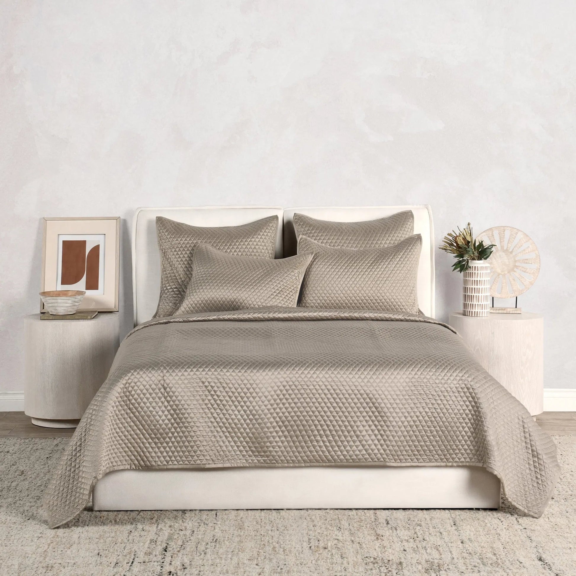 Winthrop 100% Sateen Quilt by Villa by Classic Home. Made from 100% matte poly sateen front in a transitional style.