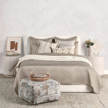 Winthrop 100% Sateen Quilt by Villa by Classic Home. Made from 100% matte poly sateen front in a transitional style.
