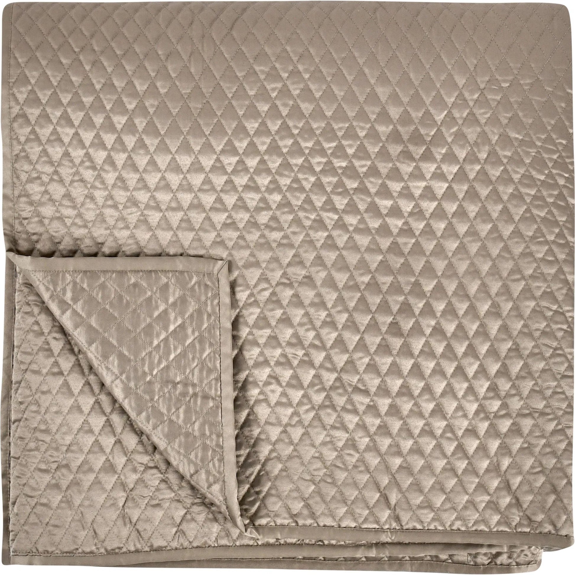 Winthrop 100% Sateen Quilt by Villa by Classic Home. Made from 100% matte poly sateen front in a transitional style.