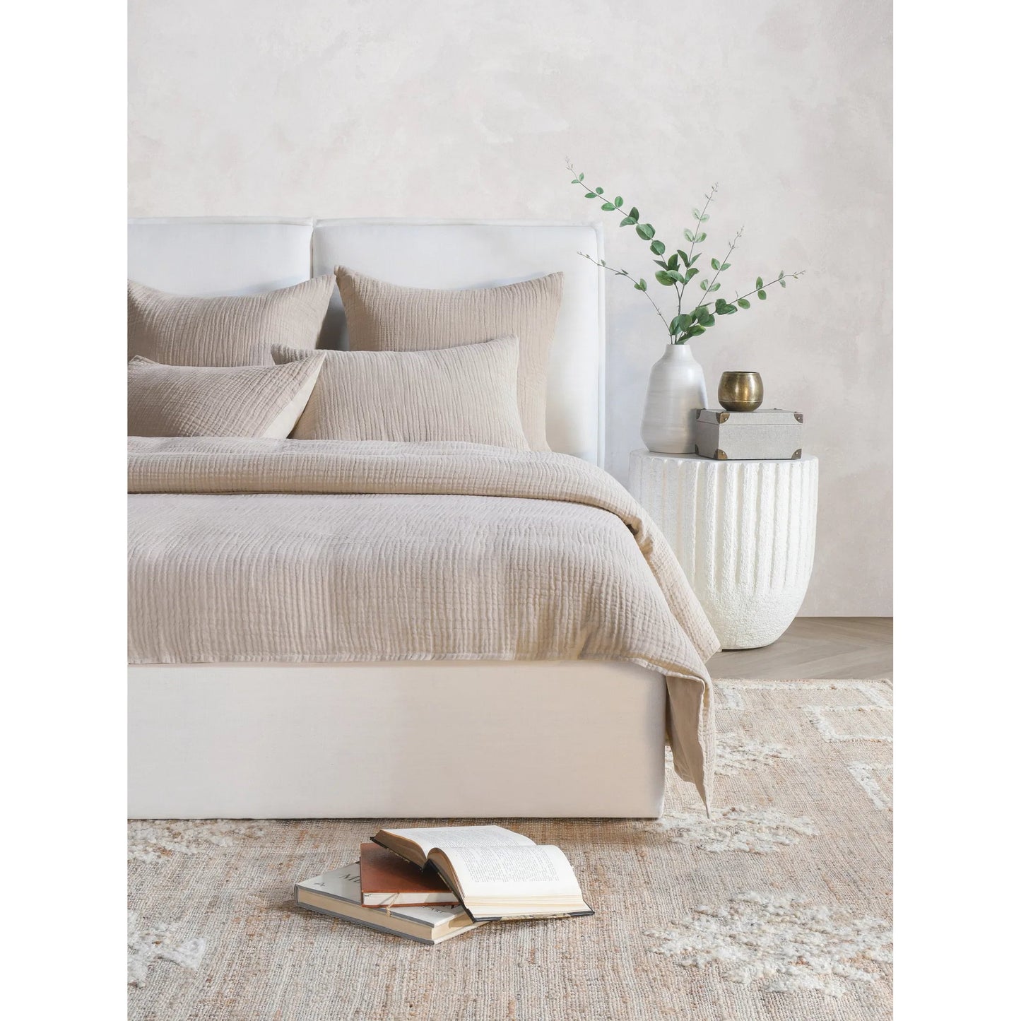 026 SI-2223121 | Lifestyle | Cardiff White Duvet by Villa by Classic Home. Made from unique in a transitional style.
