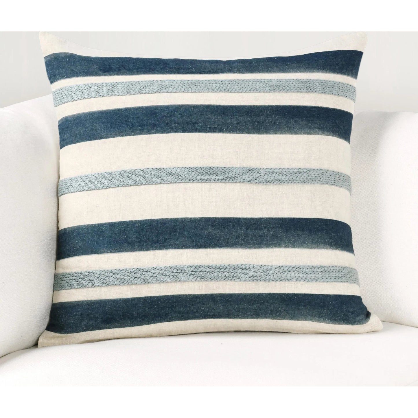 007 SI-2243864 | Lifestyle | Seiano Belgian Linen Throw Pillow by Villa by Classic Home in blue. Made from 100% belgian flax linen in a transitional style.