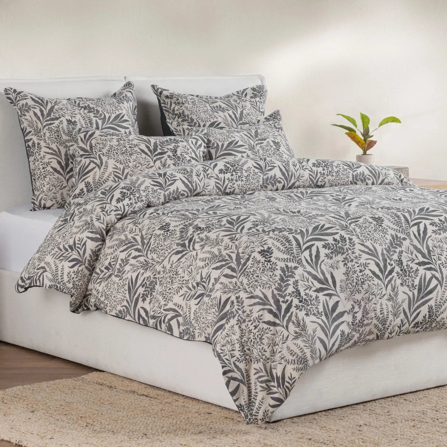 007 SI-2533351 | Lifestyle | Mulberry Denim Duvet by Villa by Classic Home in blue. Made from 70% linen, 30% cotton, cotton sateen back in a unique style.