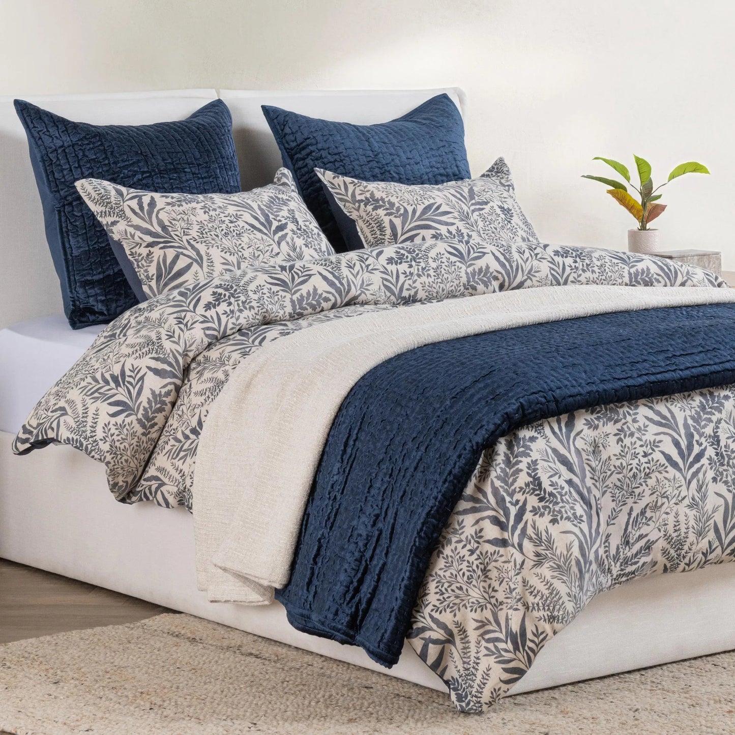 006 SI-2533351 | Lifestyle | Mulberry Denim Duvet by Villa by Classic Home in blue. Made from 70% linen, 30% cotton, cotton sateen back in a unique style.