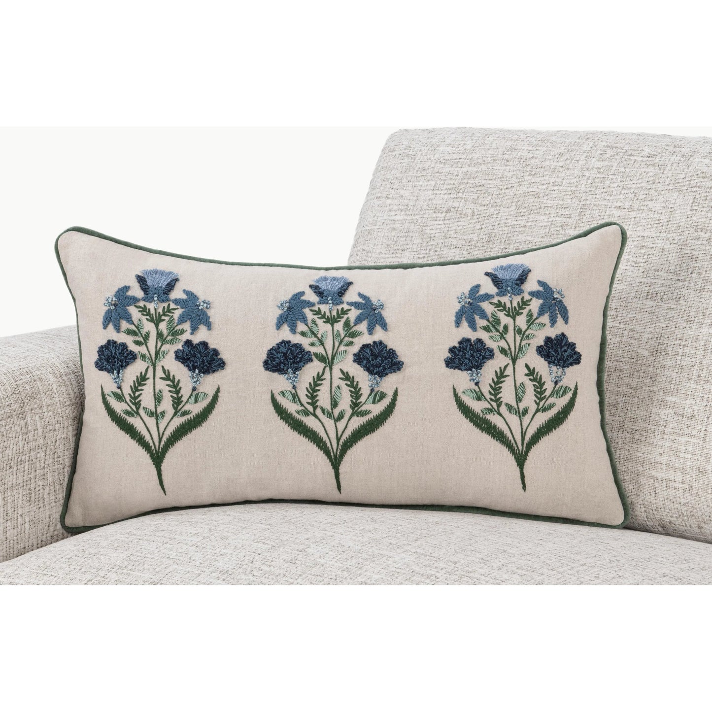 009 SI-2533385 | Lifestyle | Belcourt Linen Blend Throw Pillow by Villa by Classic Home. Made from unique in a unique style.