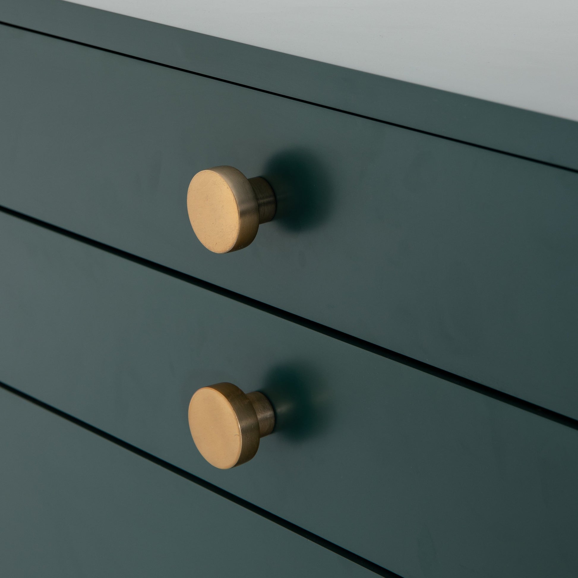 Van 7 Drawer Dresser by Four Hands in aged brass, matte alabaster, golden brass. Made from engineered hardwood, stainless steel, iron in a modern style.