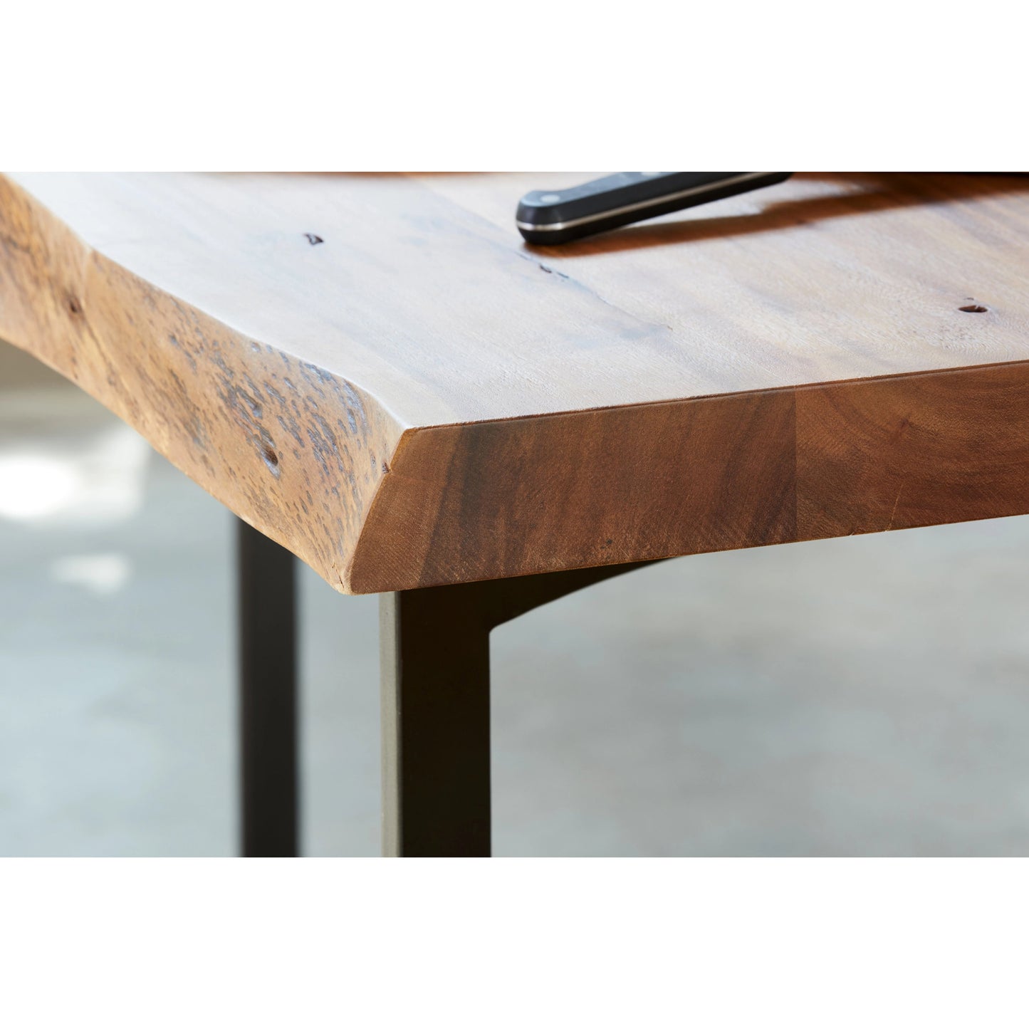 005 SI-2121869 | Closeup | Bent Counter Table by Moe's Home Collection in brown. Made from solid acacia, iron base in a modern style.