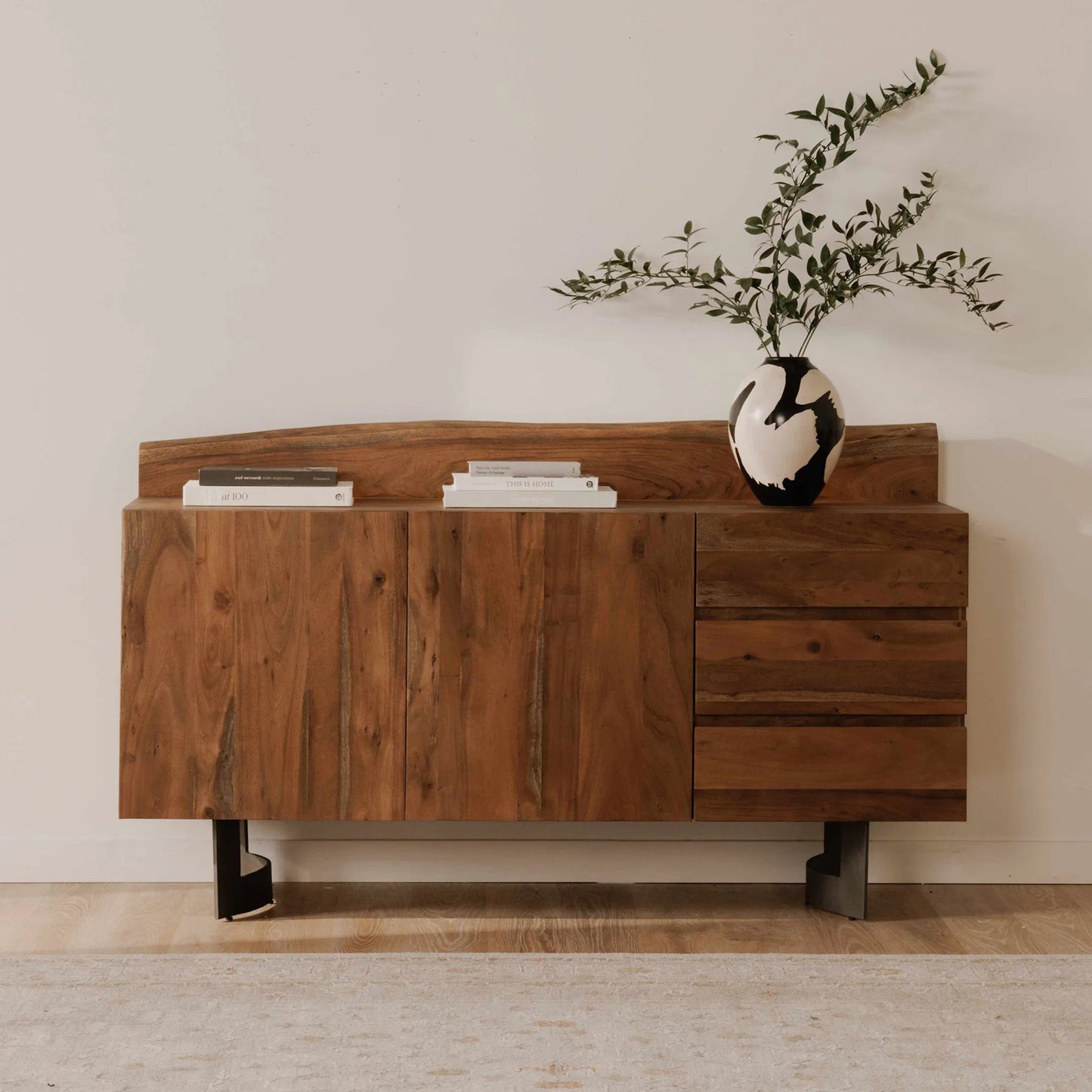 015 S-302934 | Lifestyle | Bent Sideboard Smoked by Moe's Home Collection in brown. Made from solid acacia wood, iron in a modern style.