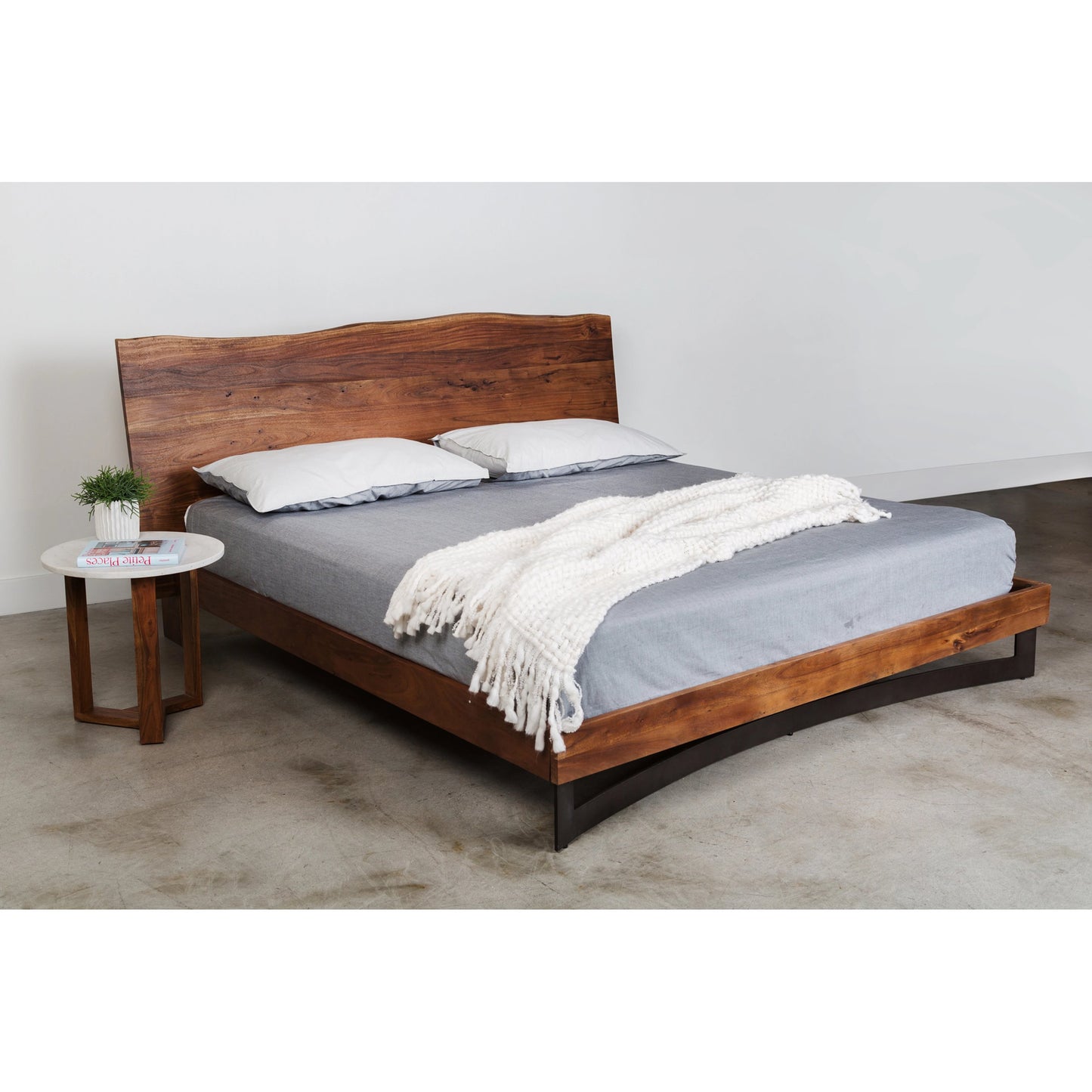 011 SI-2121862 | Lifestyle | Bent Bed by Moe's Home Collection in brown. Made from solid acacia, iron leg, wood slats in a modern style.