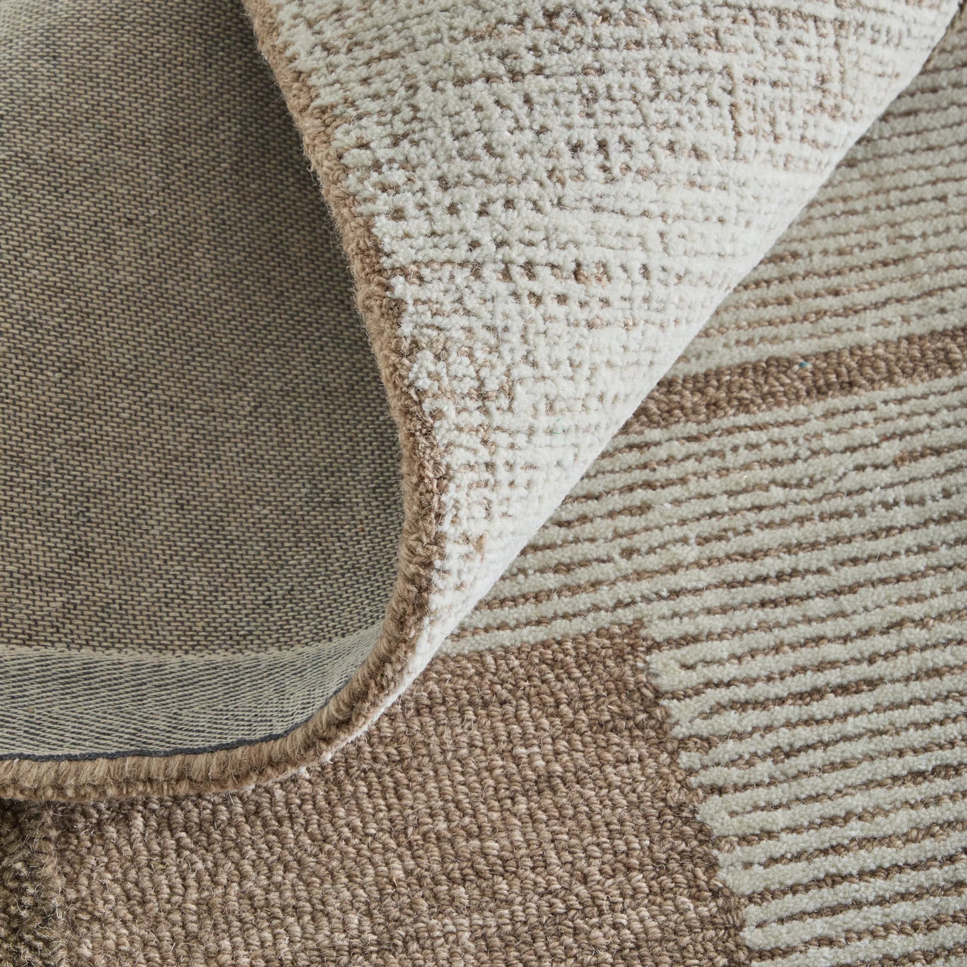 Winston Geometric WNS8B01F Rug by Feizy. Made from wool in a unique style.