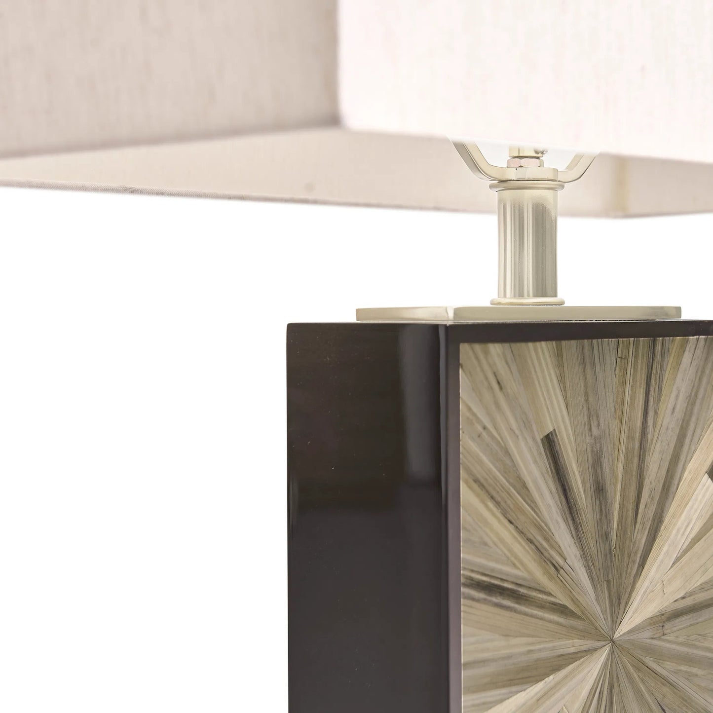 008 SI-2535776 | Closeup | Terra Vertical Table Lamp by Jonathan Charles in natural straw. Made from main straw in a unique style.