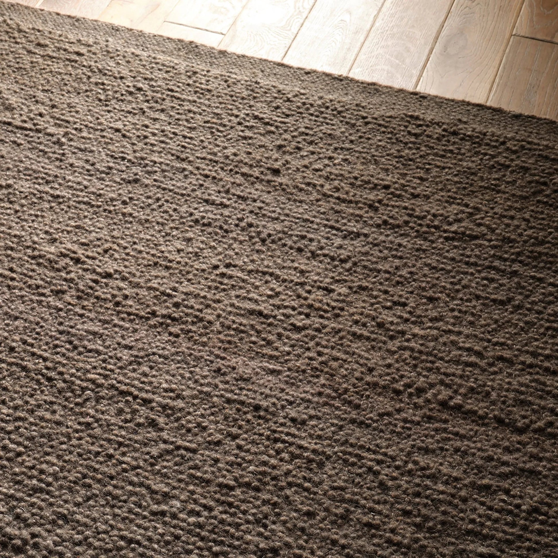 Vestra VST03 Rug by Jaipur Living in brown. Made from 65% wool 30% polyester 5% cotton in a unique style.