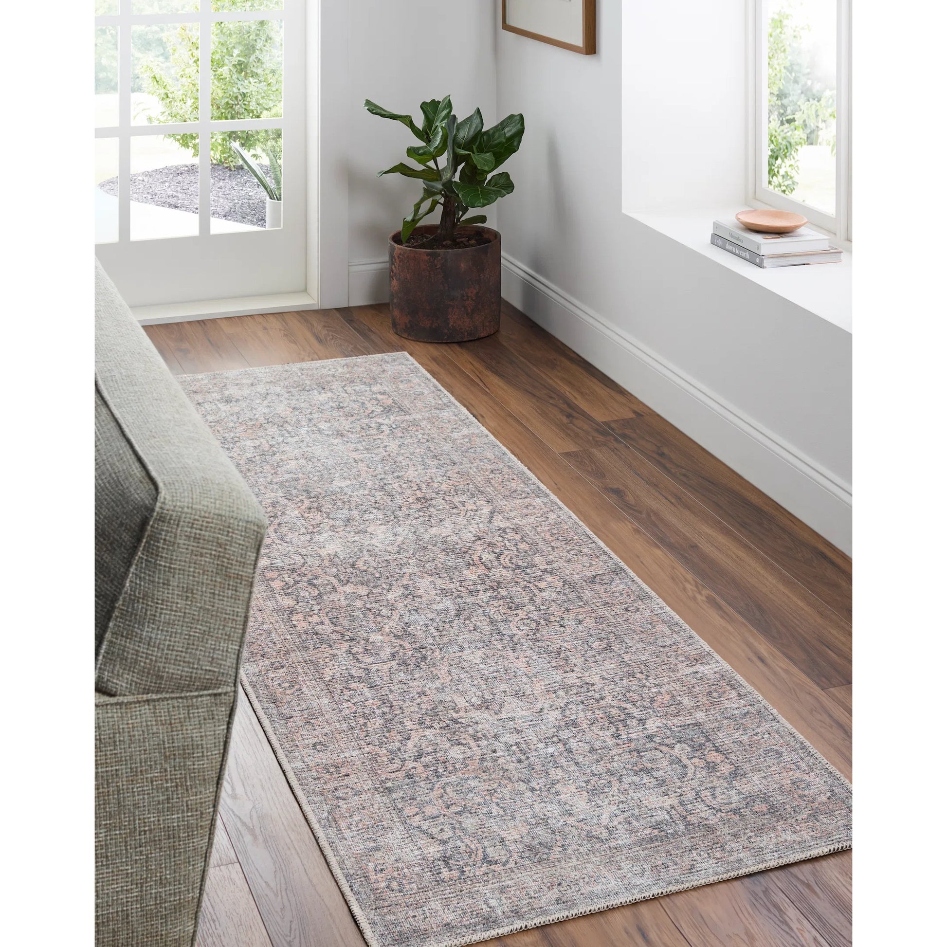 Lorelai 541403 Rug by Vivir x Livabliss in black, amber, mustard, beige, white, rust. Made from polyester in a unique style.