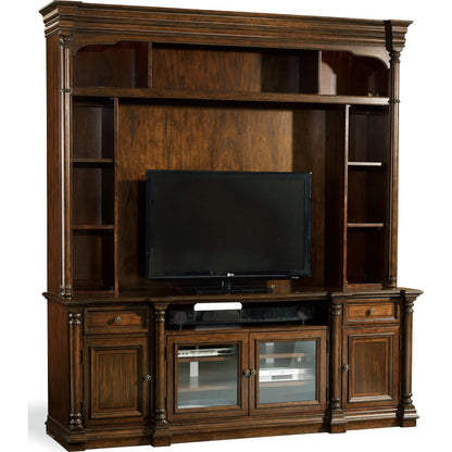 Leesburg Entertainment Console by Hooker Furniture in mahogany. Made from mahogany veneers in a traditional style.