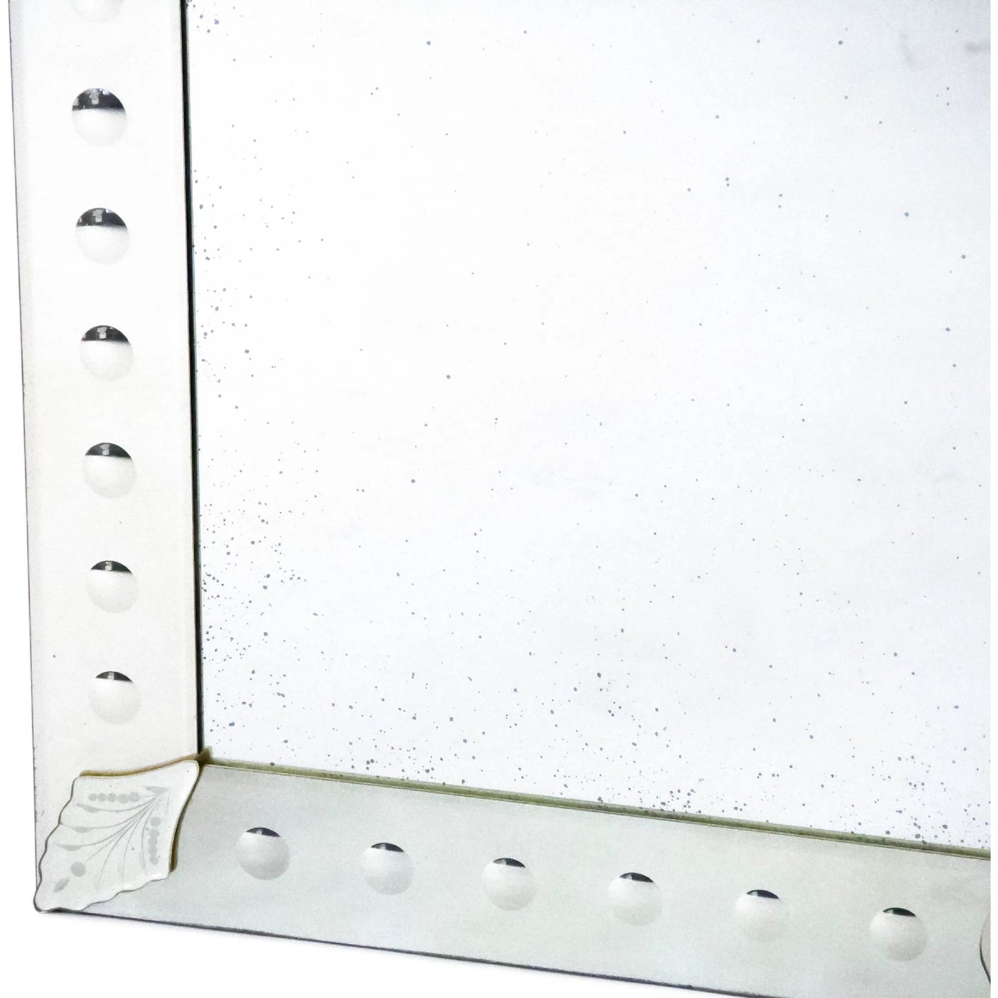 004 SI-2448915 | Closeup | Maria Mirror by Zentique in silver. Made from iron, glass in a eclectic & global style.