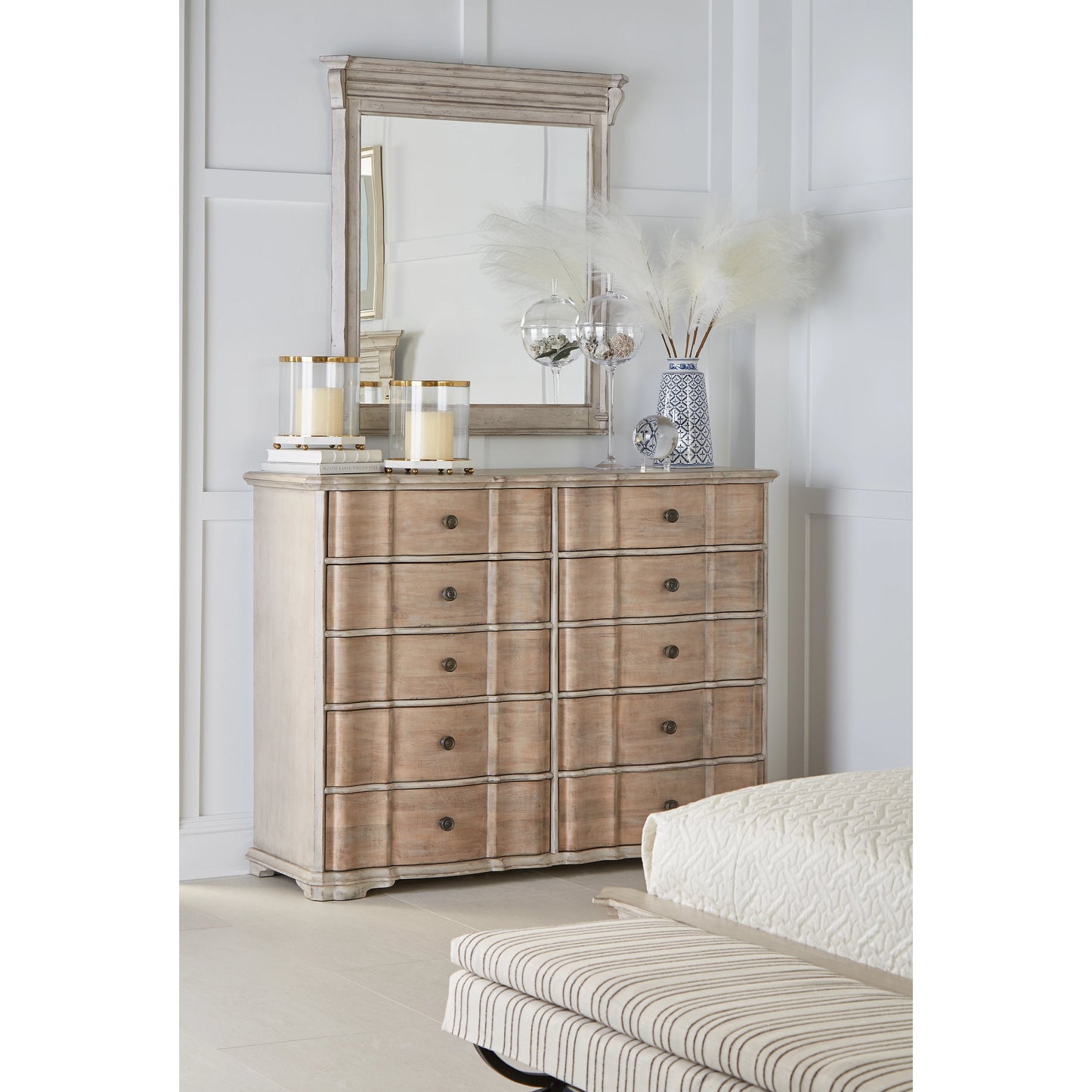 005 SI-2155734 | Lifestyle | Alcove Master Chest by A.R.T. Furniture in belgian ivory, washed maple. Made from acacia solids, maple veneers, metal in a modern style.