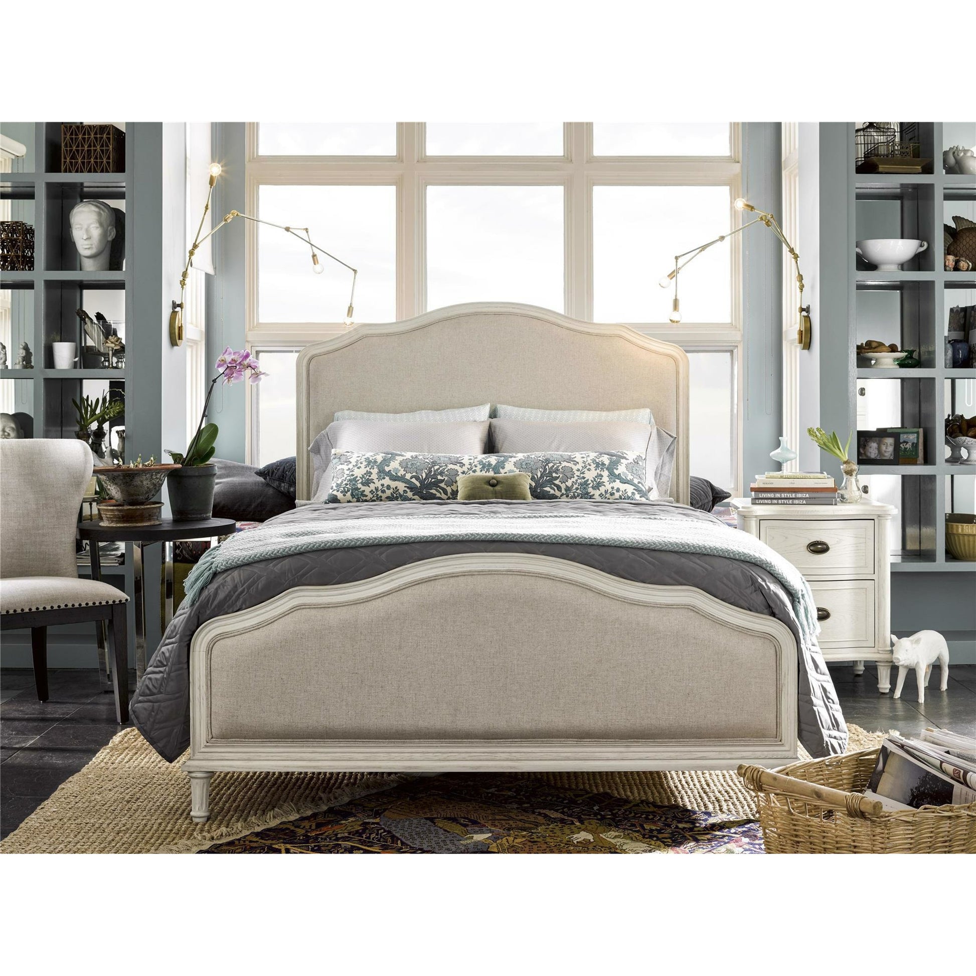 Curated Amity Bed by Universal Furniture in champagne and cotton. Made from 50% viscose, 30% polyester, 20% linen in a cottage & farmhouse style.