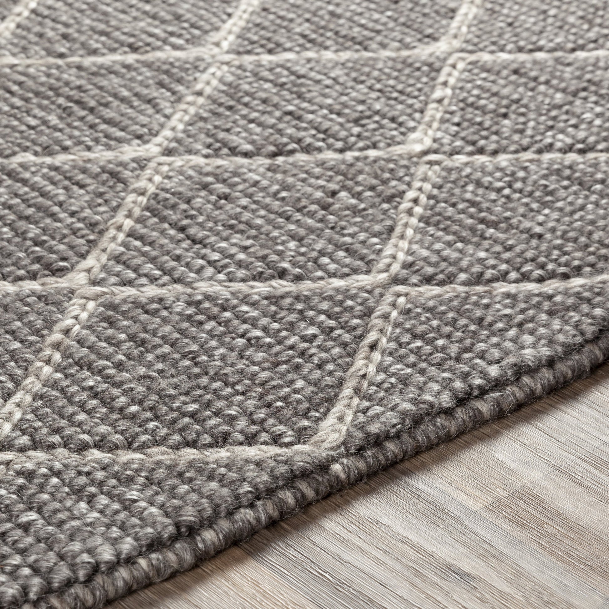Whistler WSR-2300 Rug by Surya. Made from 50% viscose, 50% wool in a unique style.
